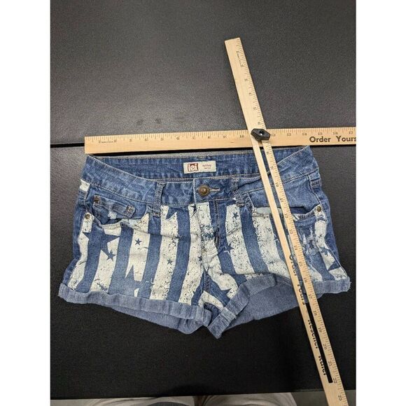 L.E.I. Starred Jean Shorts Ashley Low Rise Patriotic POCKETS Distressed Women's - Picture 5 of 5